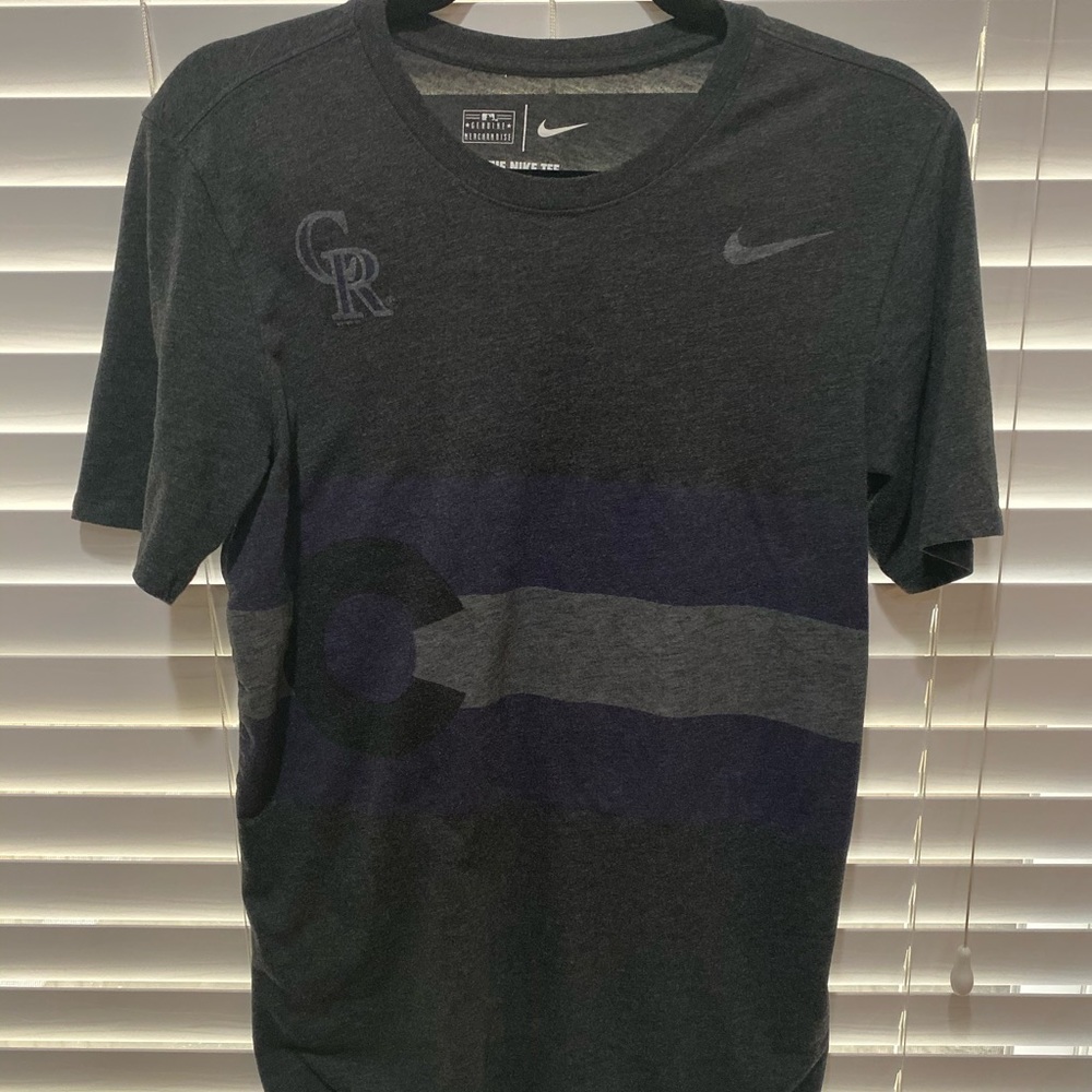 Nike Colorado Rockies‎ MLB T-Shirt Mens Medium Charcoal Grey Striped Graphic Tee